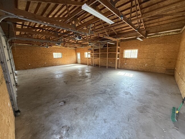 Building Photo - 595 E 700 N