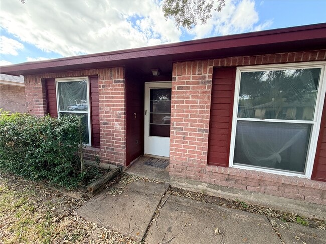 Building Photo - 1927 Oakwell Ln