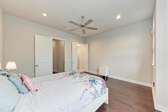 Building Photo - 3108 E 51st St