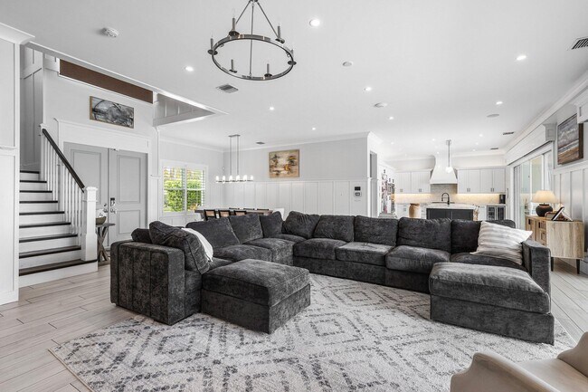 Building Photo - 2100 Notre Dame Dr