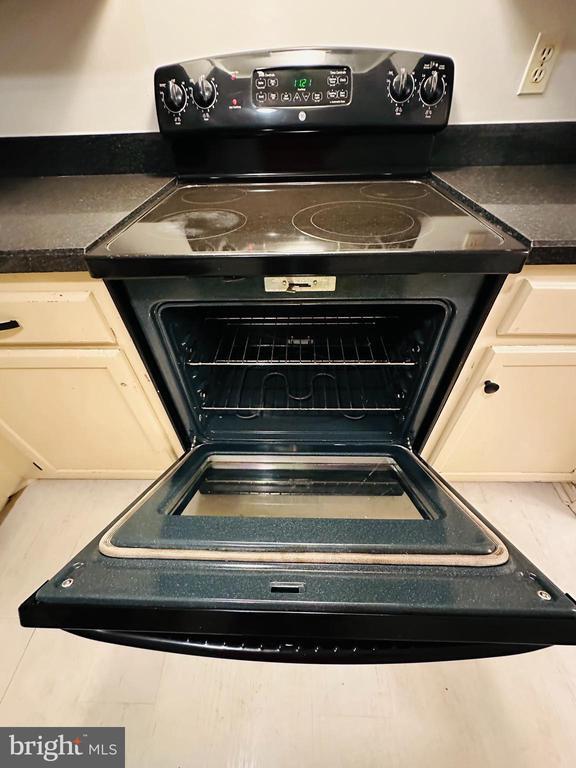 Building Photo - 8206 Red Wing Ct