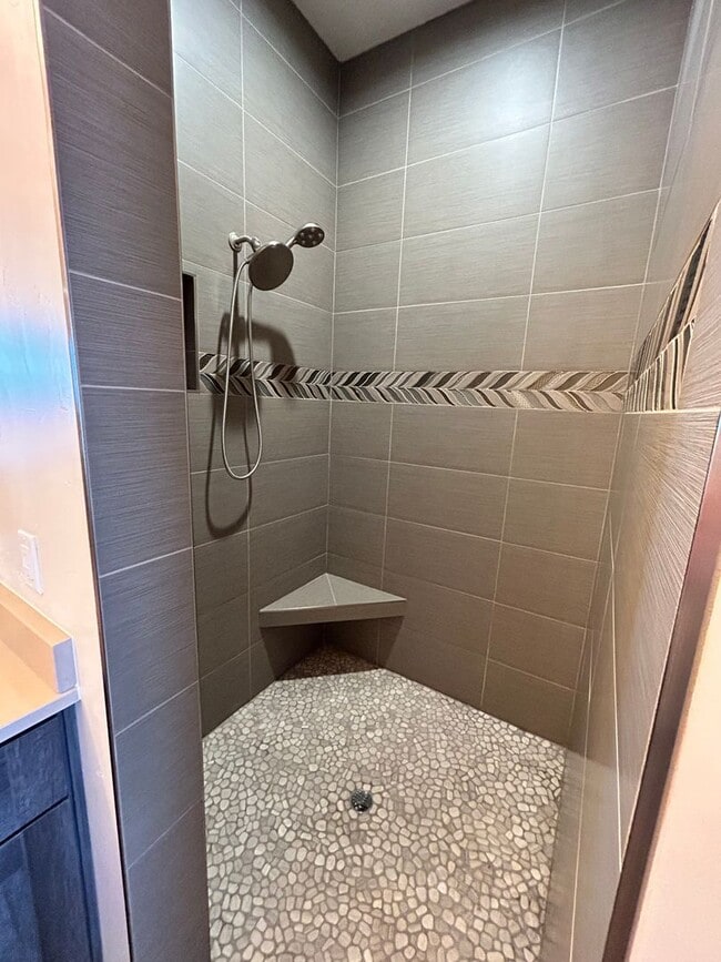 Building Photo - Beautiful Furnished Pool Home!