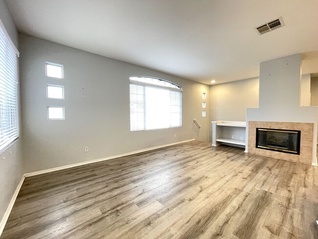 Building Photo - Remodeled Scripps Ranch Condo