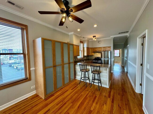 Building Photo - 2 bedroom in Chicago IL 60622