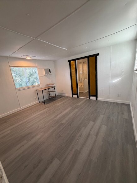 Building Photo - 403 Avenue E