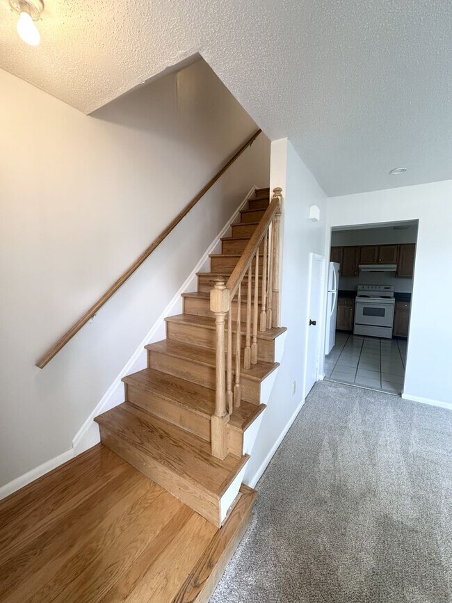 Building Photo - Cozy Townhome By the Beach!