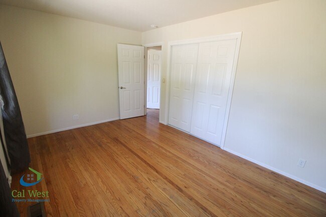 Building Photo - $4895 - Large beautiful 3/2 Home located i...
