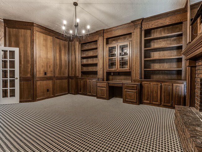 Building Photo - Spacious Home + East Edmond + 4 bedrooms + Fox Lake