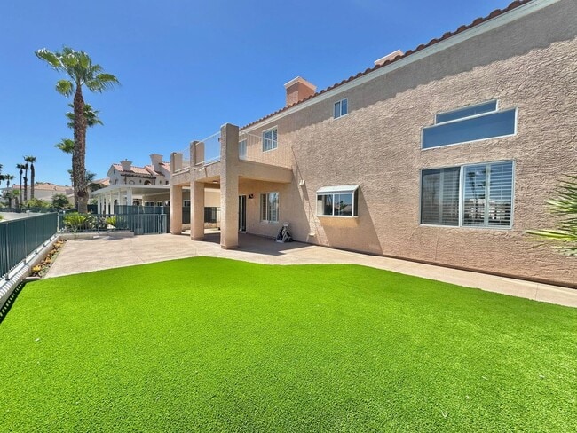 Building Photo - GORGEOUS 2 STORY SPACIOUS 4 BEDROOM HOUSE ...
