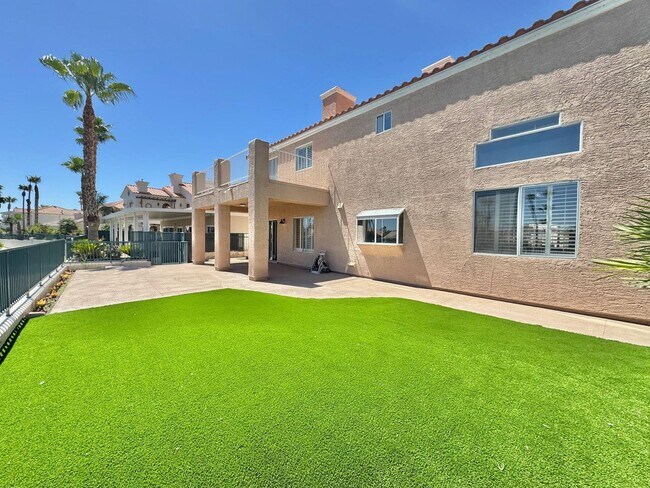 Building Photo - LAKEFRONT - 2 STORY SPACIOUS 4 BEDROOM HOU...