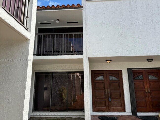 Building Photo - 1990 Brickell Ave