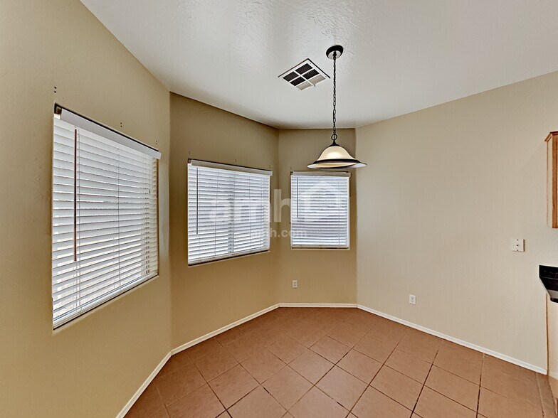 Building Photo - 15421 N 169th Ln