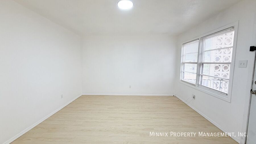 Building Photo - 5005 Avenue W