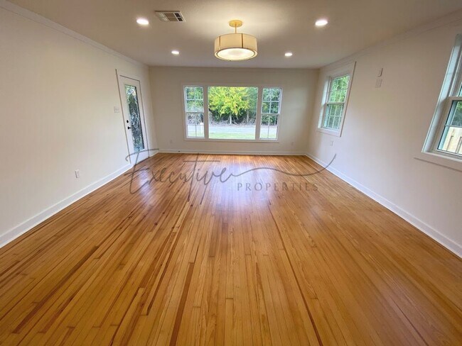 Building Photo - Spacious 4-Bedroom with Custom Finishes in...
