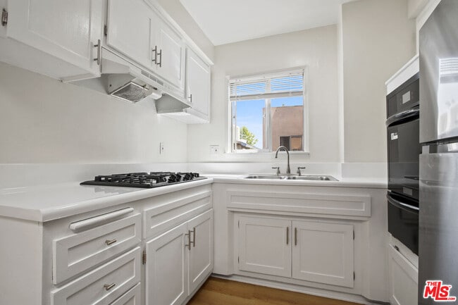 Primary Photo - 1134 N Clark St