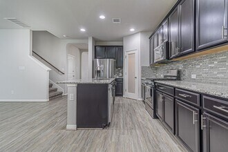 Building Photo - GORGEOUS 4BR 2.5 BATH WITH LOTS OF NEIGHBORHOOD AMENITIES! Available August 7th!