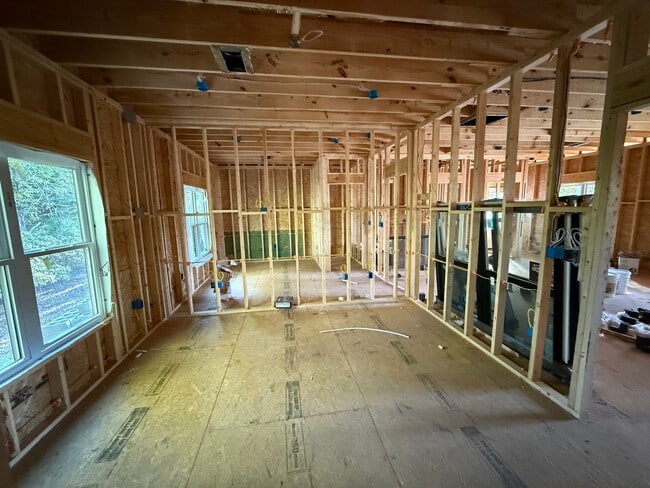 Building Photo - 1218 Rogers Rd