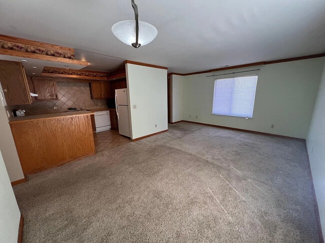 Building Photo - 4652 E 10 Mile Rd