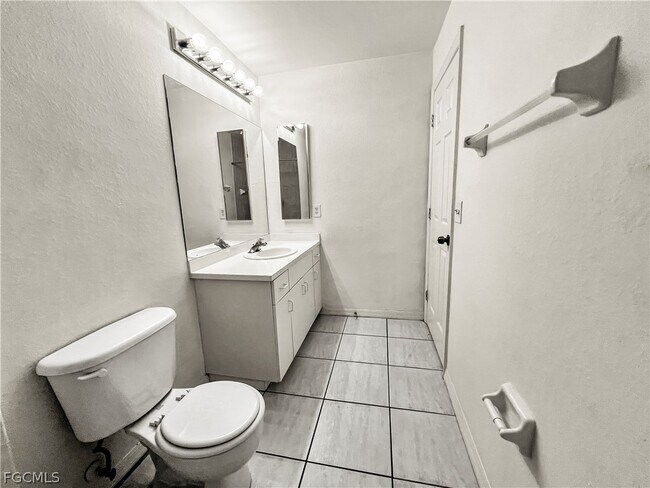 Building Photo - 1215 SE 8th Ave