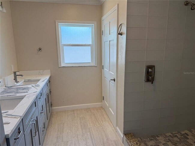 Building Photo - 590 Belle Point Dr