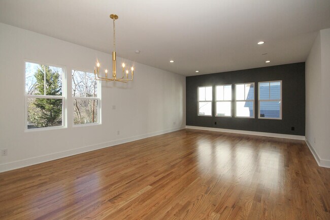 Building Photo - 1110 Greenleaf Ave