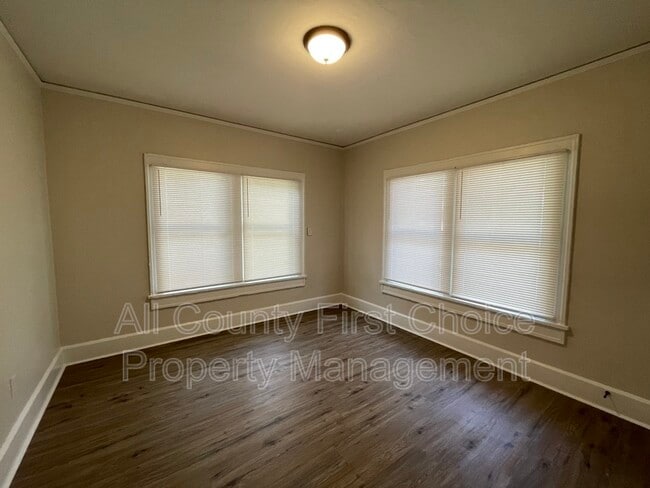 Building Photo - 1111 James Ave S