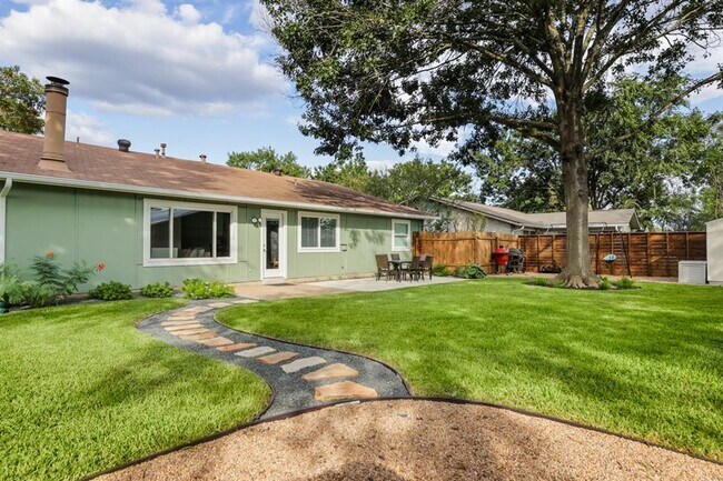 Building Photo - 2505 Broken Oak Dr