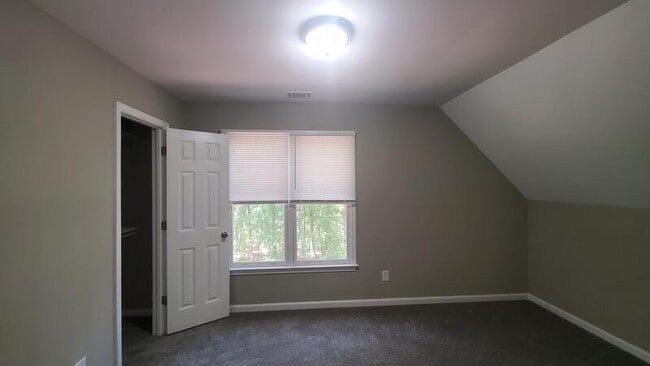 Building Photo - 1061 Sharon Pl