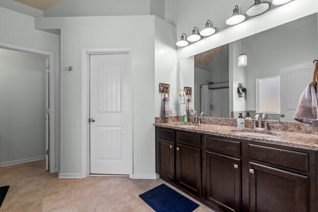 Building Photo - Raeford home