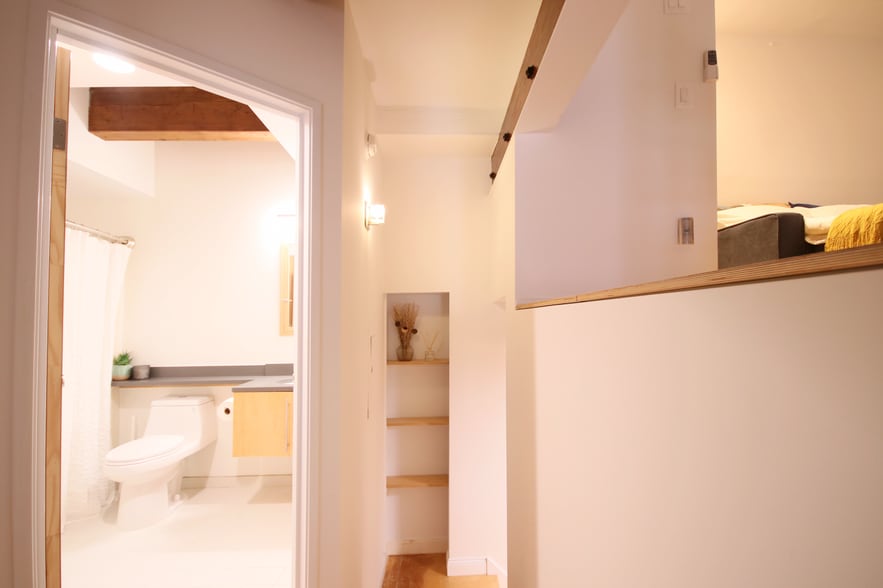 Landing - 99 Silver St