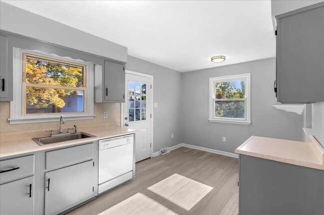 Building Photo - 128 E Military Dr