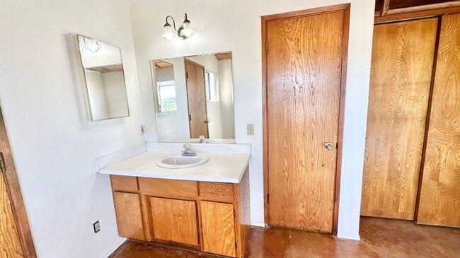 Building Photo - Unique and Rustic Detached Guest Home Unit on Private Country Property Overlooking the Stunning G...