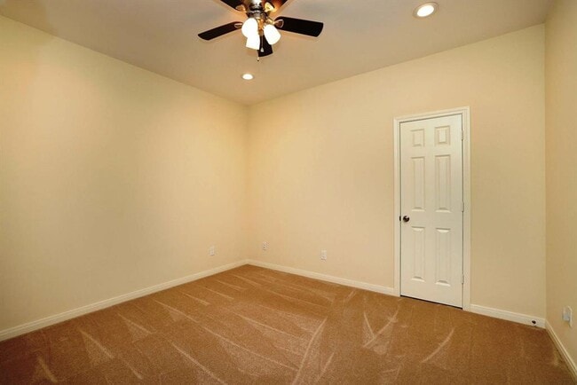 Building Photo - 2215 Penick Rd