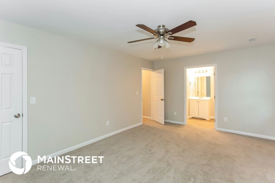 Building Photo - 10321 Roundhouse Cir