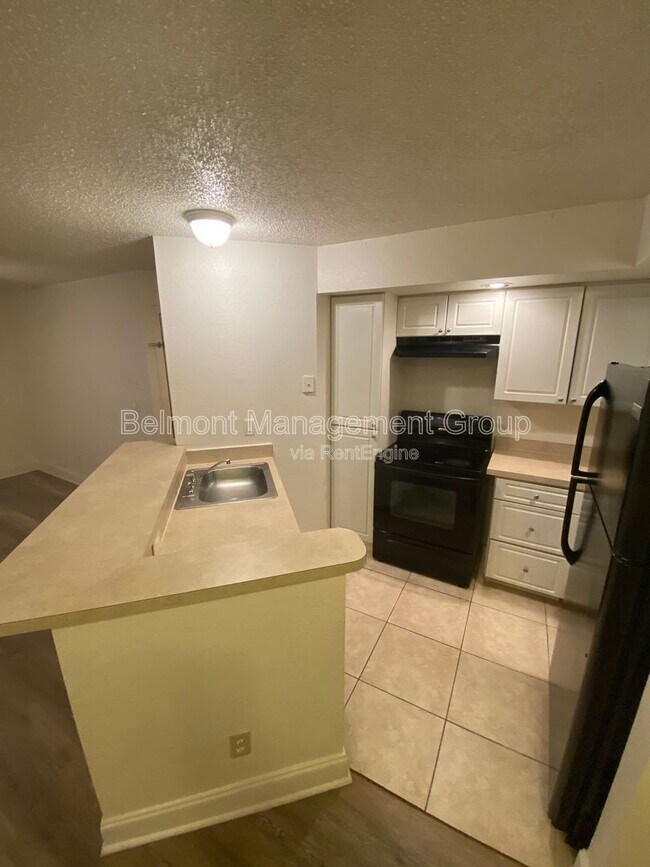 Building Photo - 4630 Commander Dr