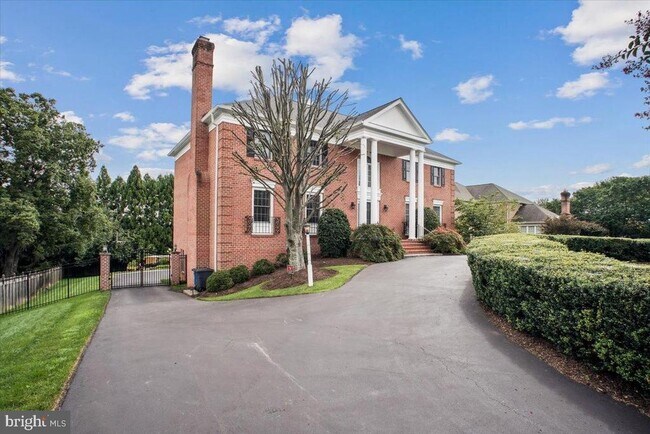 Building Photo - 9917 Kendale Rd