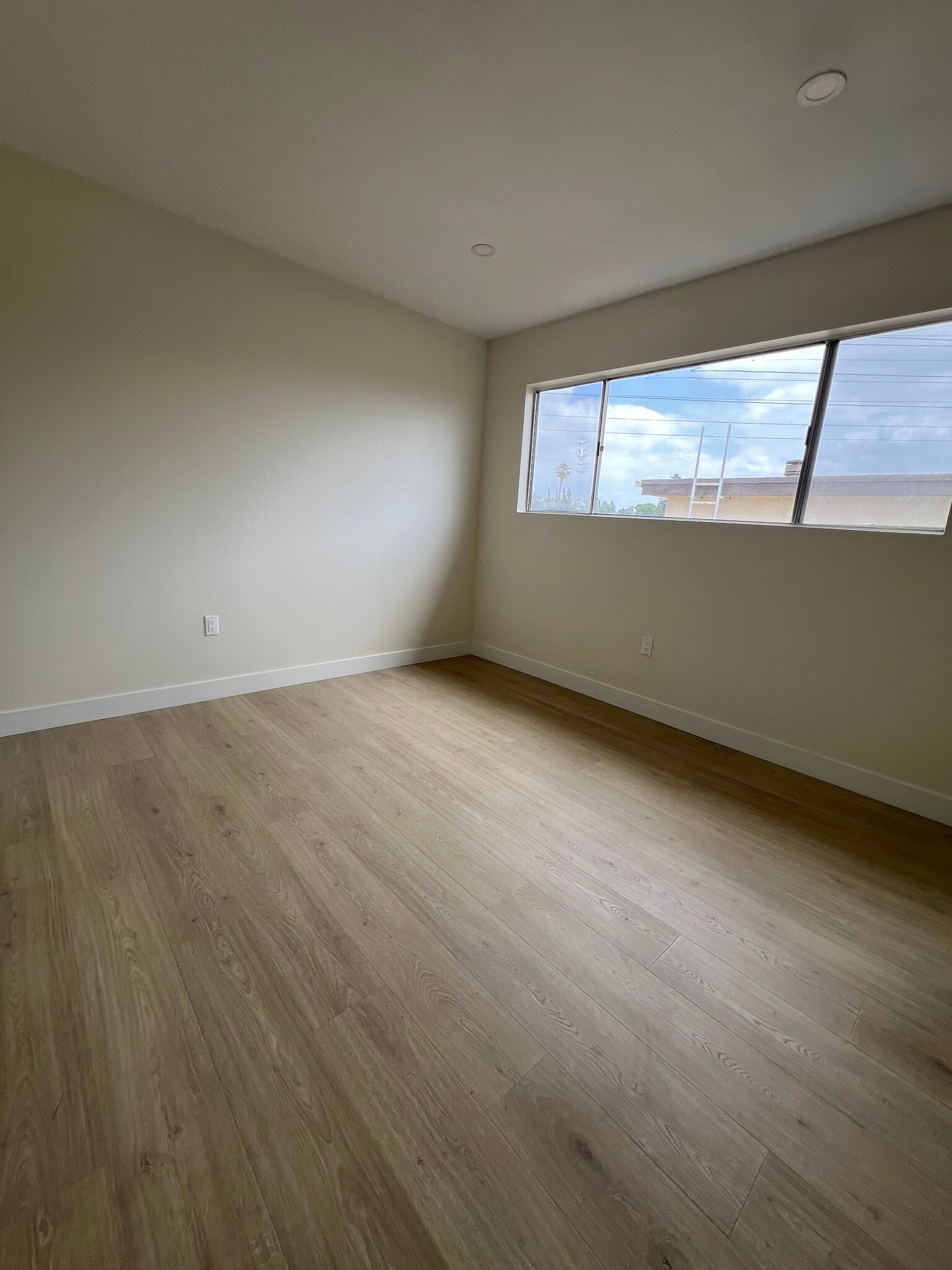 Building Photo - 9950 Reseda Blvd