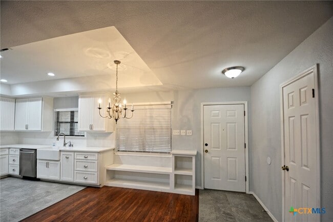 Building Photo - 1215 Clearwater Dr