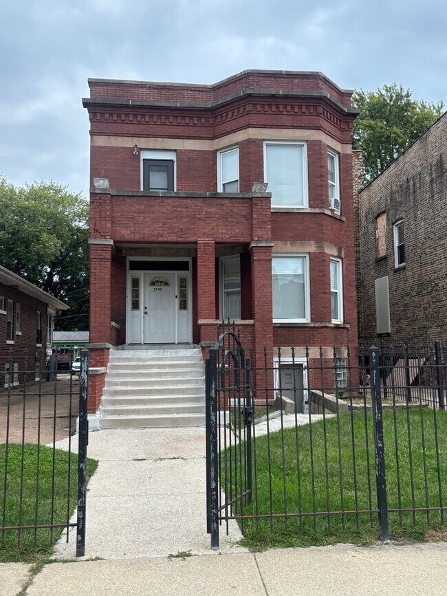 Primary Photo - 7743 S Saginaw Ave