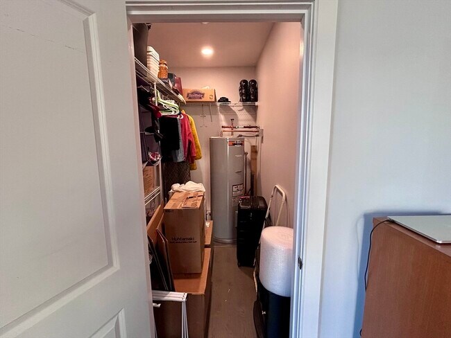 Building Photo - 2 Cliveden St