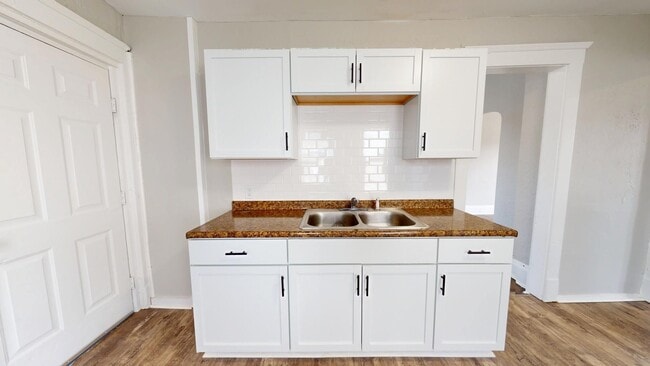 Building Photo - 5 bedroom/1 bath, Old Brooklyn