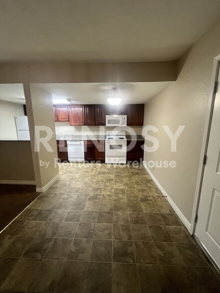 Building Photo - 5026 River Glen Dr