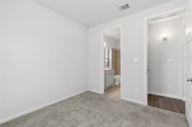 Building Photo - 5030 Morrison Dr