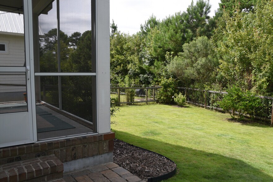 Building Photo - 1908 Springwood Dr