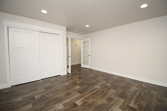 Building Photo - 4 Bed 3.5 Bath Sunny and Spacious South Jordan Corner-Lot Home with Views!