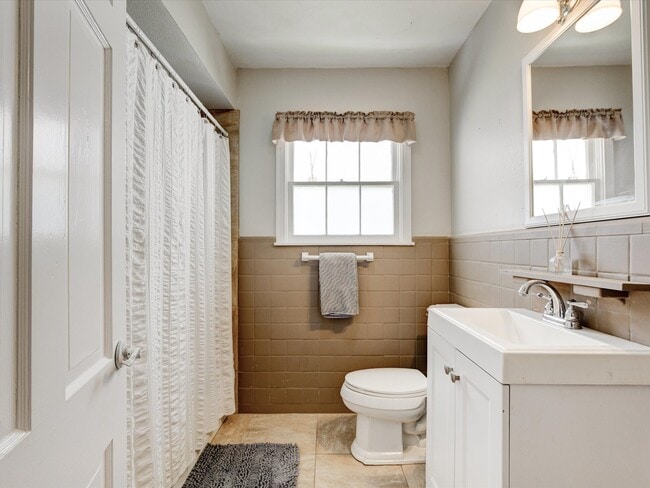 Building Photo - 3524 Corto Ave