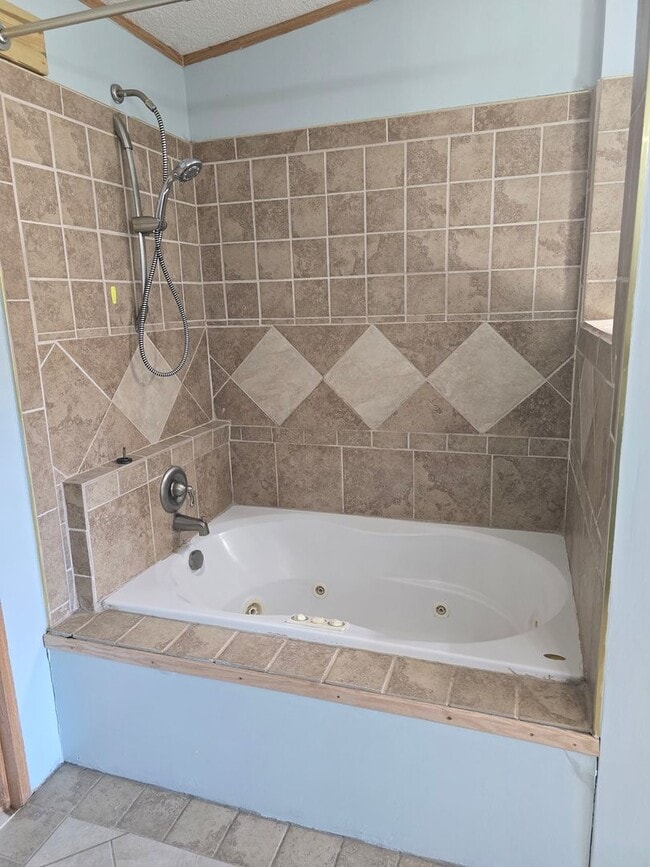 Building Photo - NEW LISTING!!!!!