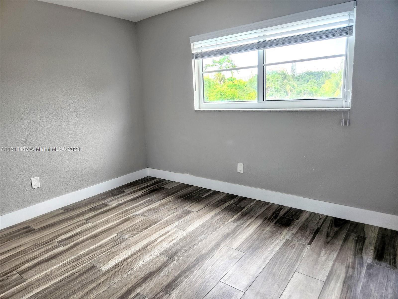 Building Photo - 1201 SW 42nd Ave