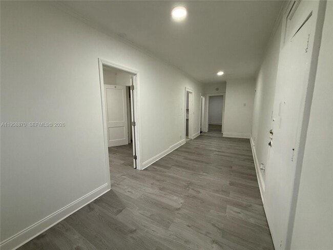 Building Photo - 1560 SW 5th St