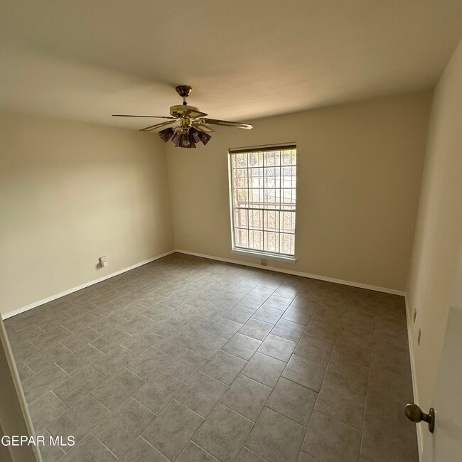 Building Photo - 3304 Old Spanish Trail